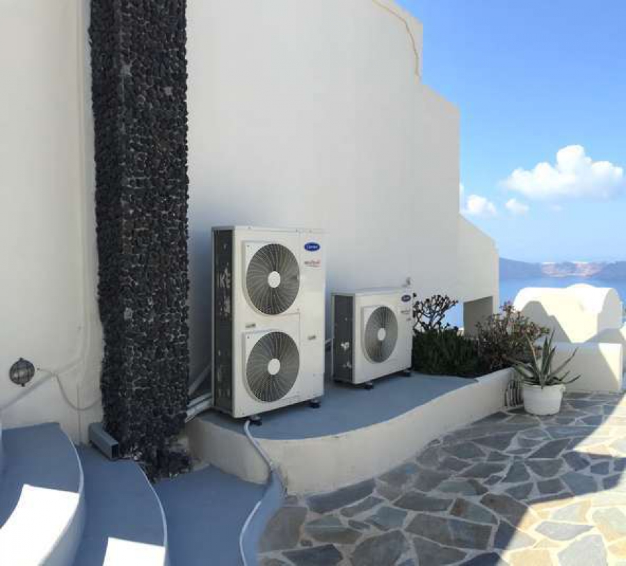 Drastic reduction in energy costs from € 15,840 to € 2,145, giving a total energy saving 86.4% and investment payback time just one year, achieves the advanced power management system at ANDROMEDA VILLAS in Santorini.