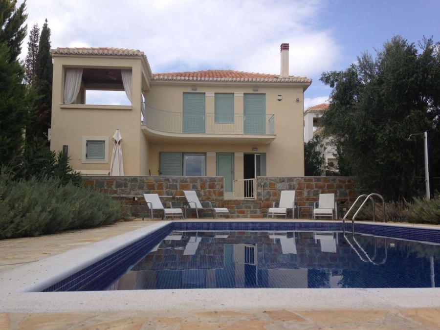 Economic Heating & Cooling with Heat Pump in a holiday house in Foinikounda