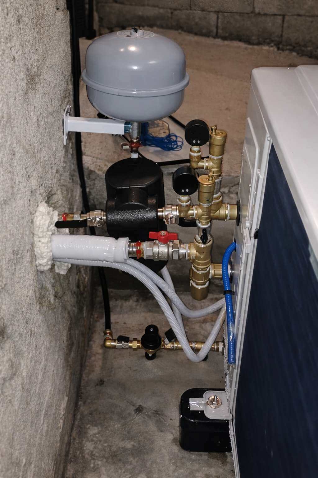 005 ydrauliki syndesi antlias thermotitas expansion tank