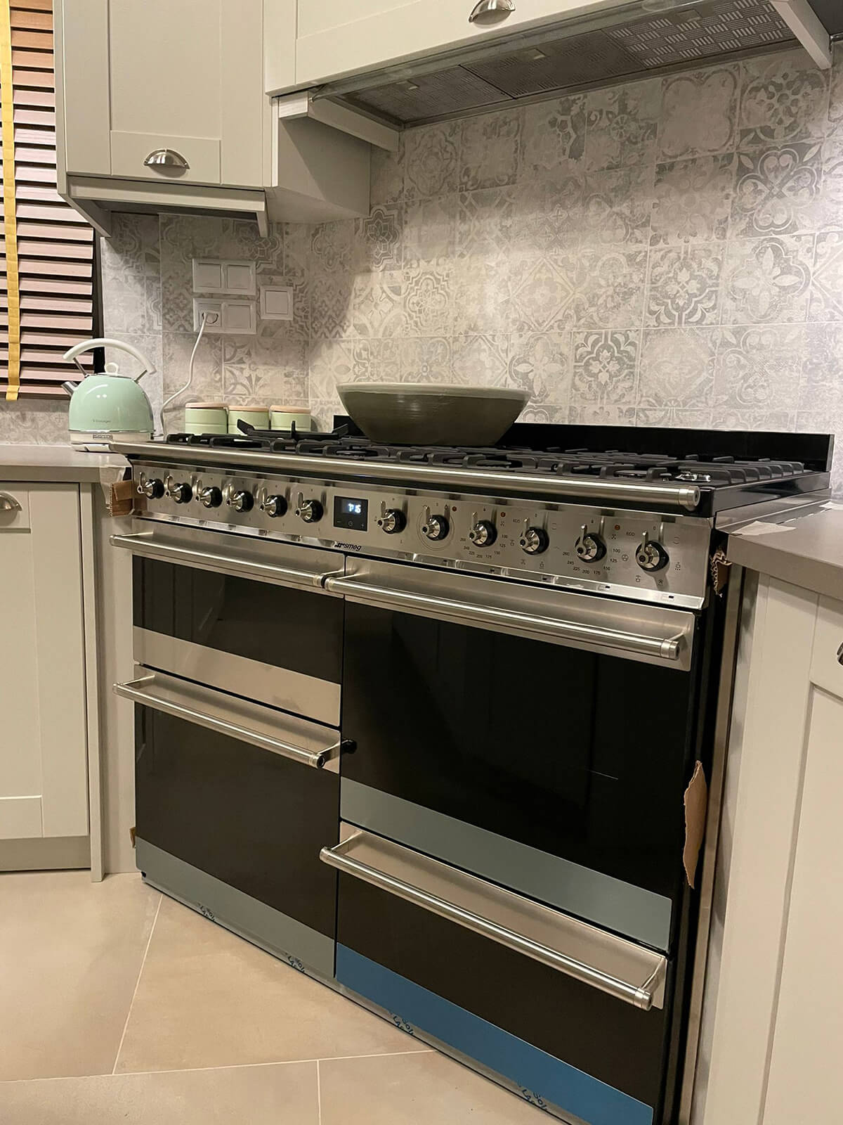 03 egkatastasi kouzinas ugraeriou se oikia